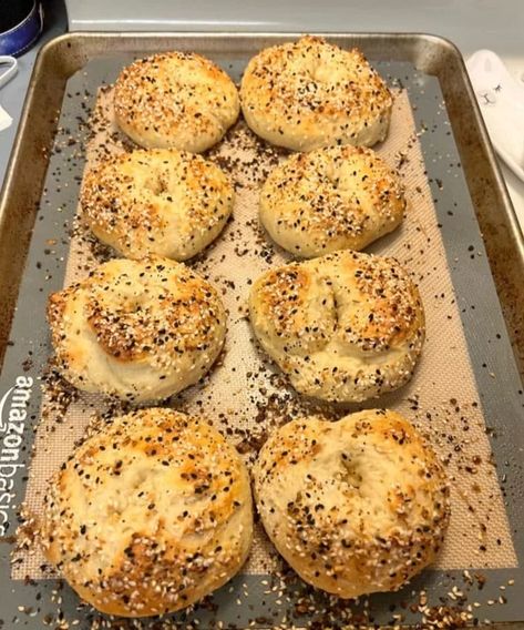 Ww Bagels Recipe, Ww Bagels, Weight Watchers Bagels, Two Ingredient Bagels, Weight Watchers Bread, 2 Ingredient Bagels, Weight Watchers Food Points, 2 Ingredient Dough, Bagels Recipe