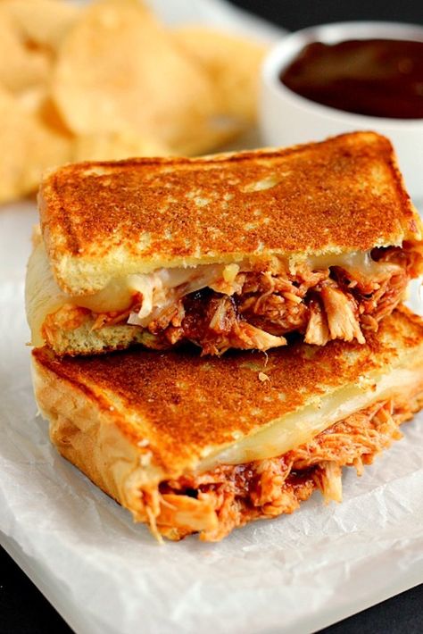 Filled with tender chicken, tangy barbecue sauce, and Swiss cheese, this Barbecue Chicken Grilled Cheese is the ultimate sandwich. | Ideahacks.com Grilled Cheese Recipes Gourmet, Chicken Grilled Cheese, Grill Cleaner, Grilled Sandwiches, Simple Foods, Chicken Grilled, Grilled Burgers, Grilled Cheese Recipes, Beach Meals