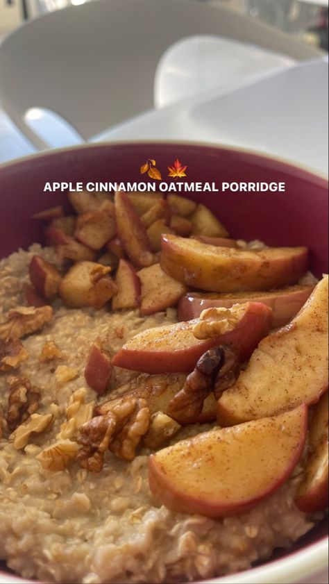 APPLE CINNAMON OATMEAL PORRIDGE Oatmeal Porridge, Apple Cinnamon Oatmeal, Zone Diet, Healthy Food Menu, Cinnamon Oatmeal, Diet Smoothie Recipes, Healthy Food Inspiration, Quick Healthy Meals, Healthy Diet Recipes