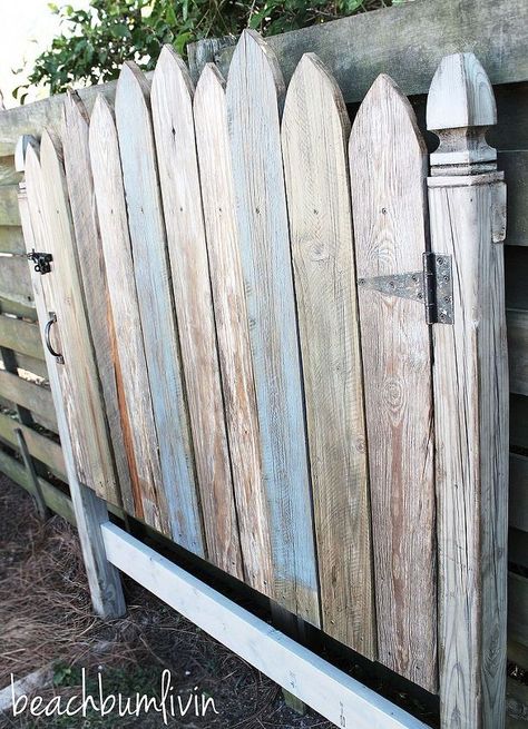 Picket Fence Headboard, Fence Headboard, Reclaimed Wood Headboard, Picket Fences, Pallet Headboard, Rustic Headboard, Old Barn Wood, Front Yard Fence, Modern Fence