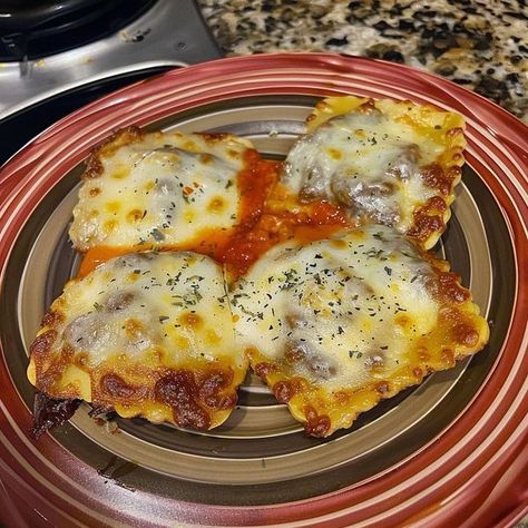 Keto Ravioli Recipe Mozzarella, Low Carb Ravioli, Keto Ravioli Recipe, Keto Ravioli, Free Keto Meal Plan, Mozzarella Recipes, Ravioli Recipe, Cheese Ravioli, Keto Foods