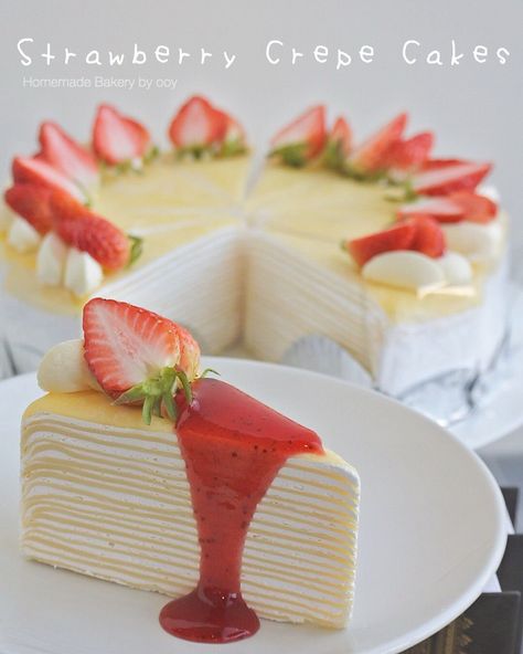 Japanese Crepe Cake, Strawberry Crepe Cake, Mille Crepe Cake, Strawberry Crepe, Kue Macaroon, Crepe Cakes, Crepe Cake, Sweet Snacks Recipes, Fair Food Recipes