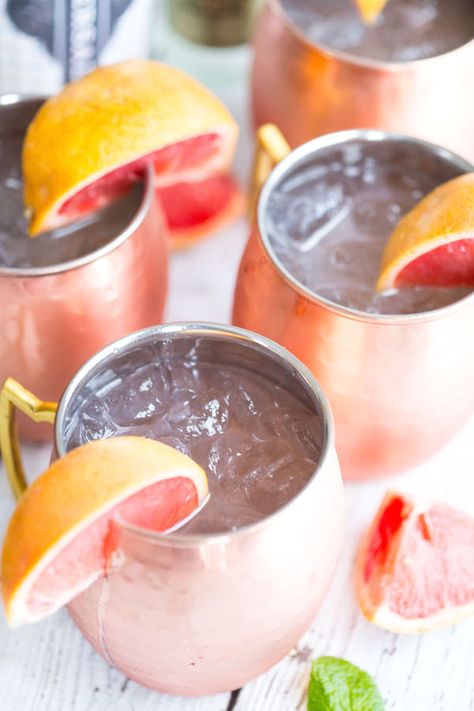 Grapefruit Moscow Mules | Swap grapefruit juice in place of the lime juice and voila!  Grapefruit Moscow Mule. @greenschocolate Moscow Mules, Moscow Mule Recipe, Mule Recipe, Refreshing Cocktail, Summer Cocktail, Grapefruit Juice, Delicious Cocktails, Ginger Ale, Moscow Mule