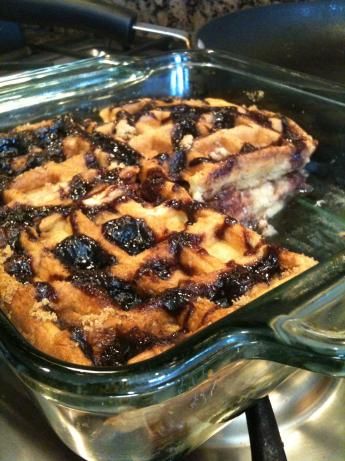 Leftover Waffle Bread Pudding. -- Kids are not into my homemade waffles and there are a LOT of them. So, date night dessert, here we come, and we'll add some ice cream! Eggo Waffle Casserole, Waffle Bread, Brioche Bread Pudding, Night Dessert, Bread Pudding Easy, Frugal Food, Eggo Waffles, Chocolate Bread Pudding, Chocolate Waffles