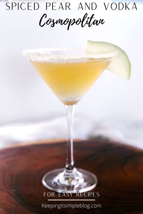 A gently spiced pear and vodka cosmopolitan that is perfect for the Fall and Winter and so easy to make. Spiced Pear Liqueur Cocktails, Fall Pear Cocktail, Pear Alcoholic Drinks, Spiced Pear Martini, Pear Cocktails Fall, Thanksgiving Cosmopolitan, Pear Cosmopolitan, Pear Vodka Cocktails, Pear Cocktail Recipes