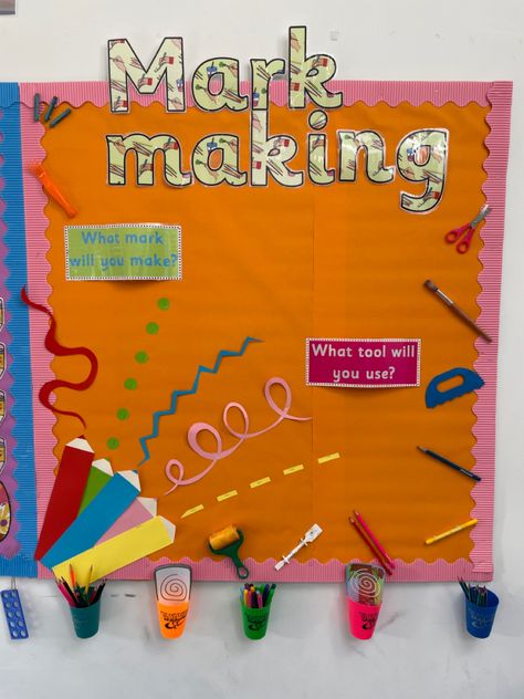 Children to explore marks using a range of tools. Space has been left for the childrens work to go up ane be admired by everyone. Mark Making Display Eyfs, Eyfs Mark Making Area, Eyfs Display Ideas, Eyfs Creative Area, Eyfs Mark Making, Art Area Eyfs, Creative Area Eyfs, Mark Making Early Years, Prek Art