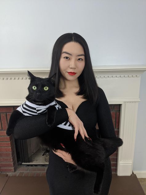 Taken from stashally user @skunk. Me and my cat dressed up as Morticia and Pugsley Addams [Reddit, u/ TingfromTW] Pet And Owner Costumes, Cat Injuries, Me And My Cat, Pugsley Addams, Pet And Owner, Cat Dressed Up, Addams Family Costumes, Cat Costume, Cat Dresses