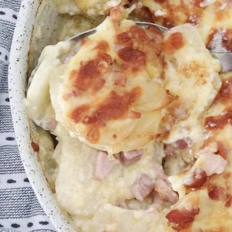 Potato And Bacon Bake Bacon Mashed Potatoes Recipe, Bacon Cheese Potatoes, Potatoes Oven, Food Potatoes, Baked Mashed Potatoes, Bacon Potato, Cheese Baked, Cheese Potatoes, Creamy Potato