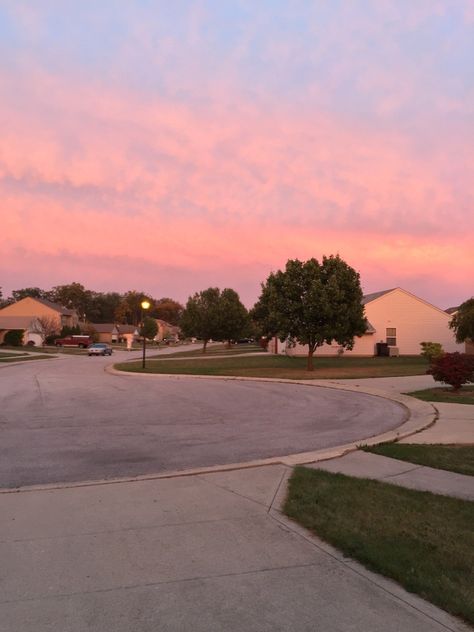 Suburbs Aesthetic, Suburban Summer, Suburban Aesthetic, Life In Usa, Summer Nostalgia, Nostalgia Aesthetic, Liminal Space, American Life, Pink Summer