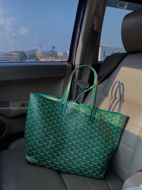 Green Goyard Aesthetic, Goyard Tote Aesthetic, Green Goyard Tote, Goyard Backpack, Green Goyard, Long Champ Bag, Tote Aesthetic, Goyard Tote Bag, Goyard Tote