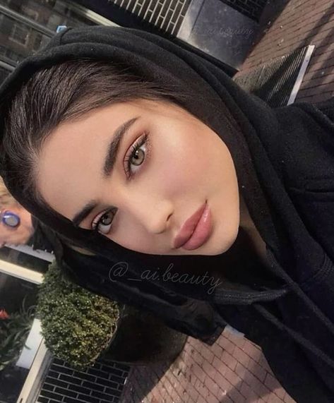 Iranian Makeup Looks, Lebanese Makeup, Negin Ghalavand, Middle Eastern Women, Middle Eastern Makeup, Arabic Makeup, Arabian Beauty Women, Arab Beauty, Junji Ito