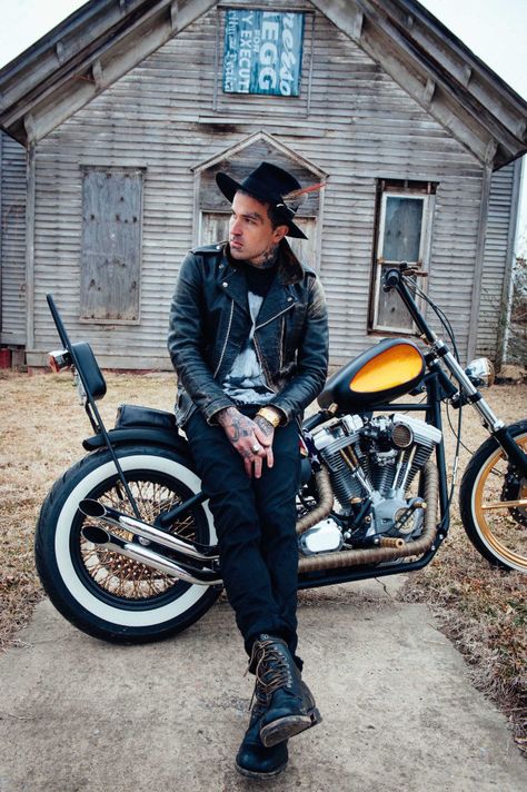 Yelawolf Yelawolf Tattoos, Tattooed Men, Music Row, Punk Men, Rap Artists, Mens Street Style, Punk Fashion, Eminem, Chopper