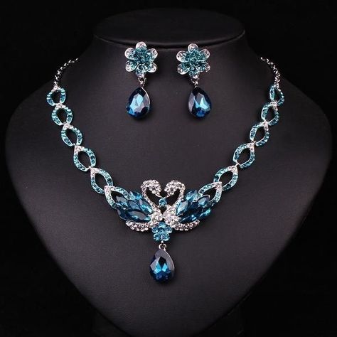 Fancy Jewelry Set, Crystal Bridal Jewelry Sets, Tiaras Jewellery, Antique Necklaces Design, Fancy Jewelry Necklace, Jewelry Set Design, Crystal Jewelry Sets, Fancy Jewellery, Expensive Jewelry