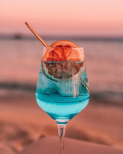 Branco Mykonos on Instagram: “Cheers to summer sunsets with one of our favourite cocktails, Ocean Spritz. Almost too pretty to drink. 🌊🌅 #ExperienceBranco…” Happy August, Quotes Celebrities, Cocktail Photography, Wallpapers Quotes, Fiji Water Bottle, Ocean Vibes, Sweet Summer, Summer Sunset, Mykonos