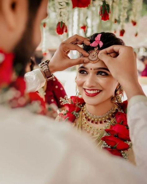 Marriage Photoshoot, Marriage Poses, Marriage Stills, Bride Groom Poses, Indian Wedding Poses, Kerala Wedding Photography, Bride Photos Poses, Marriage Photography, Indian Wedding Photography Couples