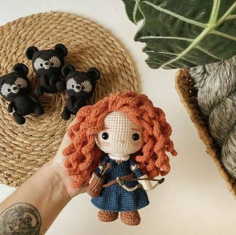 Knitting Drawing, Disney Crochet, Disney Crochet Patterns, Crochet Disney, Crochet Dolls Free Patterns, Kawaii Crochet, Sketches Simple, Fun Crochet Projects, Crochet Diy