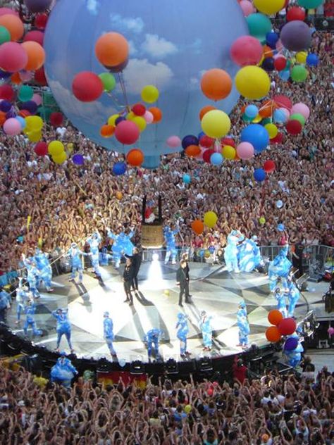 Take That Circus Tour Robbie Williams Take That, Take That Band, Howard Donald, Jason Orange, Concert Stage Design, Mark Owen, Gary Barlow, Dream Concert, Robbie Williams