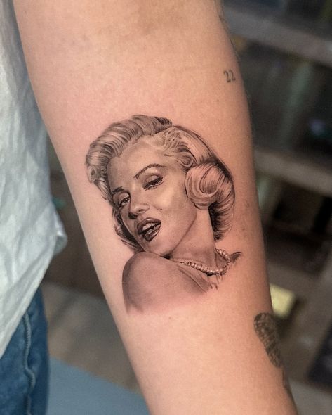 Micro Marilyn Monroe portrait ✨ My books are open, DM me your ideas! #marilynmonroe #microrealism #microportrait #uktattoo #londontattoo Marilyn Monroe Inspired Tattoo, Monroe Tattoo Ideas, Marilyn Monroe Tattoo Ideas, Monroe Tattoo, Marilyn Monroe Tattoo, Marilyn Monroe Portrait, London Tattoo, Cute Little Tattoos, My Books