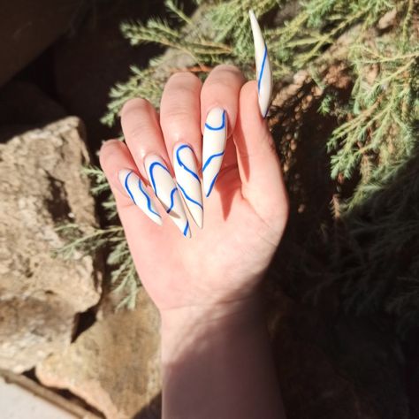 White nails and blue lines. #nail #whitenail #blueline #line #blue #sun White Sharp Nails, Nails White And Blue, Long Nails White, Nail Art Stiletto, Swirly Lines, Minimalist Nail, Sharp Nails, Minimalist Nail Art, Blue Lines