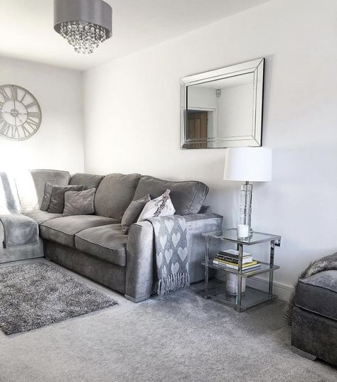 Grey Carpet Living Room, Comfy Living Room Decor, Front Room Decor, Silver Living Room, Sitting Room Design, House Interior Decor Ideas, Living Room Decor Gray, Comfy Living Room, Glam Living Room