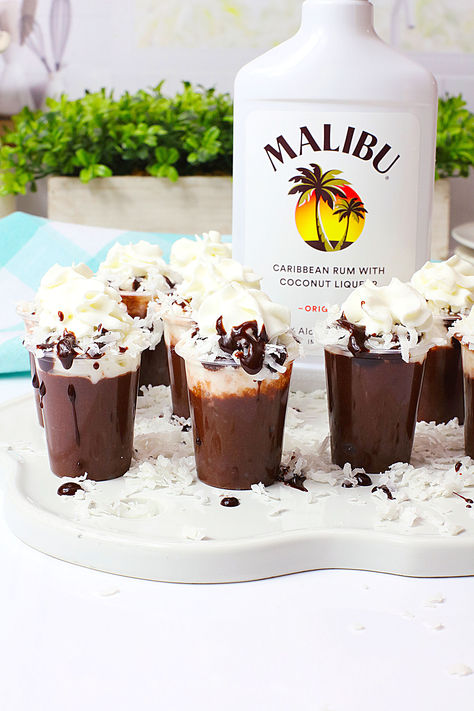 Malibu Rum Chocolate Pudding Shots Chocolate Pudding Shots, How To Make Pudding, Pudding Shot Recipes, Shots Alcohol Recipes, Christmas Snack Mix, Jello Pudding Shots, Snickers Candy, Dessert Shooters, Rum Recipes