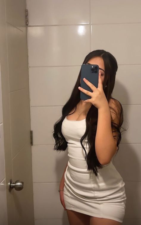 Dress Poses Instagram Mirror, Latina In A Dress, Latina Dress Outfits, Latina Dresses, Latina Dress, Summer Picture Poses, Latina Fashion Outfits, Latina Fashion, Outfit Inspo Casual