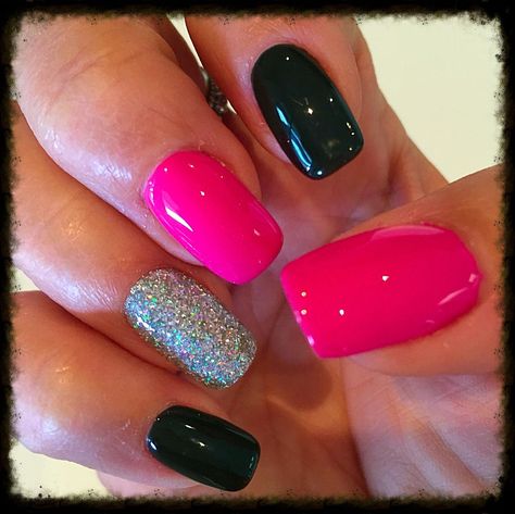 Vegas Nails Ideas Short, Pink Black And Silver Nails, Bright Pink And Black Nails, Sparkle Nails Pink, Nail Hot Pink, Hot Pink And Black Nails Acrylics, Black And Hot Pink Nails, Hot Pink And Black Nails, Nails Pink Black