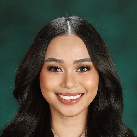 Graduation Picture Looks Makeup, Grad Pictorial Makeup, Makeup Looks For Graduation Pictures, Graduation Pictures Makeup Senior Pics, Graduation Photo Makeup Ideas, Make Up For Photo Shoot Natural, Morena Makeup Filipina Graduation, Senior Makeup Ideas Photo Shoot, Grad Picture Makeup