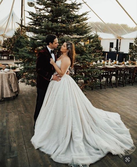 Noelle Downing, Christmas Wedding Ideas, Christmas Wedding Dresses, Christmas Wedding Themes, Christmas Bride, Ideas Christmas Tree, Russian Wedding, Winter Wedding Inspiration, Future Wedding Plans