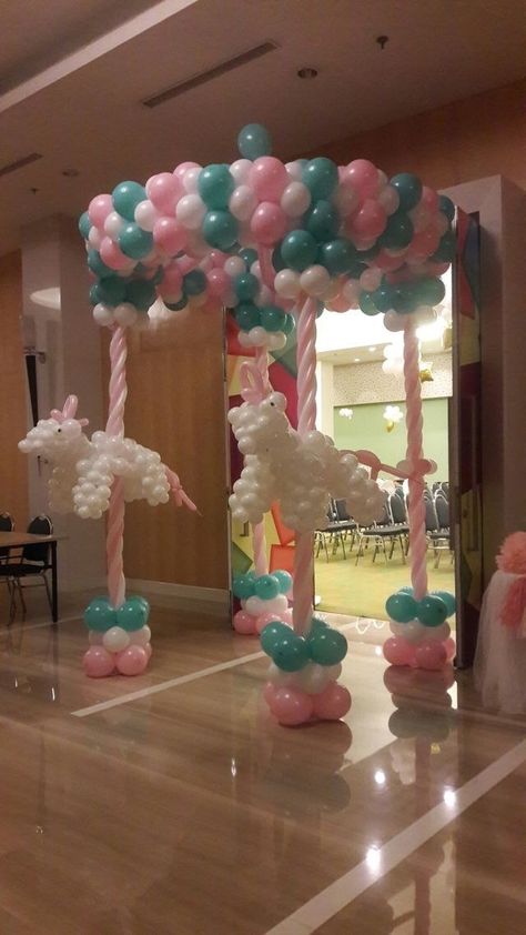 Ballon Gate Decoration, Carousel Birthday Parties, Carousel Birthday, Diy Balloon Decorations, Unicorn Baby Shower, Girl Baby Shower Decorations, Balloon Sculptures, Balloon Columns, Balloon Design