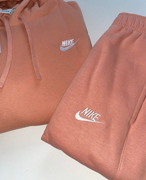 Outfit Nike, Gifts 2022, Swag Fashion, Track Suits, Sweat Sets, Cozy Outfits, Trendy Shoes Sneakers, Classy Winter Outfits, All Nike Shoes