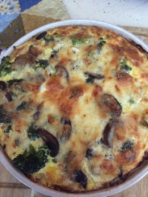 Broccoli Quiche with Mashed Potato Crust Potato Quiche Recipes, Mashed Potato Crust, Quiche With Potato Crust, Broccoli Quiche Recipes, Potato Quiche, Quiche Recipes Crustless, Bacon And Cheese Quiche, Potatoes And Sweet Potatoes, Vegetarian Quiche