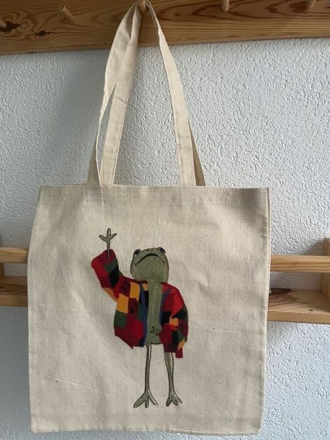 Tote Bag Diy Paint, Painted Tote Bag Ideas, Totebag Painting Ideas, Decorated Tote Bags, Handpainted Tote, Diy Tote Bag Design, Painted Canvas Bags, Handpainted Tote Bags, Canvas Bag Diy