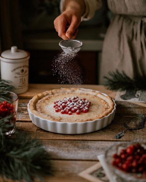 Christmas Pastries, Christmas Cookie Box, Christmas Pie, Food Photography Inspiration, Mindful Eating, Christmas Kitchen, Cafe Food, Let Them Eat Cake, Christmas Treats