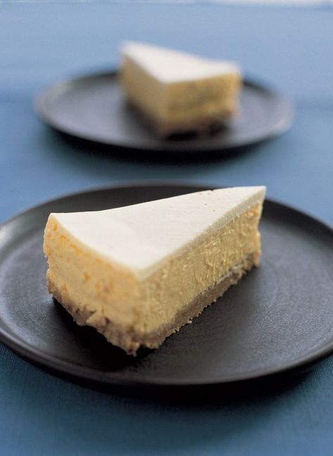 No Bake Lemon/Lime Cheesecake | Community Recipes | Nigella's Recipes | Nigella Lawson London Cheesecake, Nigella Lawson Recipes, Rachel Ray, Hello Sweetie, New York Cheesecake, Digestive Biscuits, Bread Making, Nigella Lawson, Lemon Cheesecake