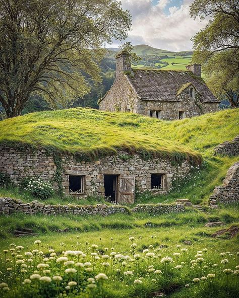 Irish Stone Cottage, Scotland Homes, Ireland Houses, Irish Architecture, Ireland Cottage, Scottish House, Farm Village, Fairytale House, Irish Countryside