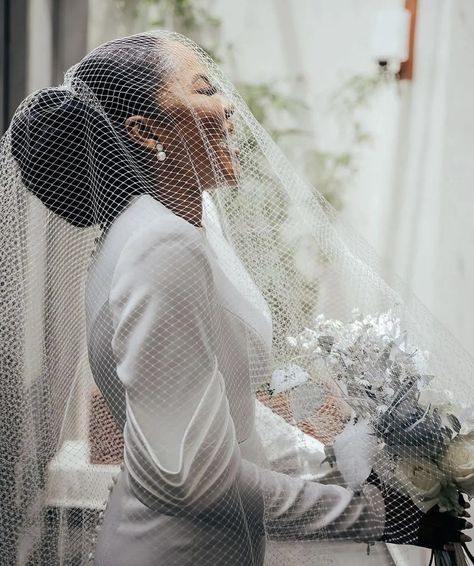 Smooth Updo, Buz Cut, Hairstyles With Veil, Wedding Gown Inspiration, Civil Wedding Dresses, Bride Veil, Wedding Hairstyles With Veil, Wedding Court, Black Bride