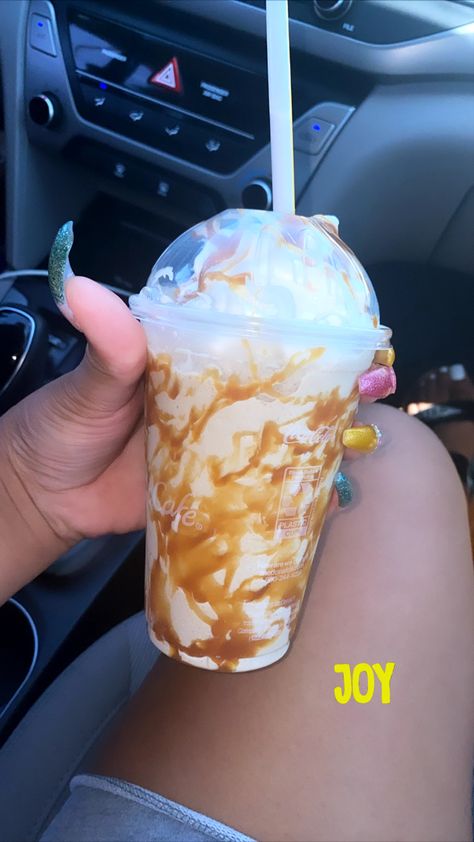 Mcdonalds Frappe, Mcdonalds Caramel Frappe, Caramel Frappe Recipe, Caramel Frappe, Mcdonalds Coffee, Frappe Recipe, Starbucks Drinks Recipes, Food Babe, Milk Shakes