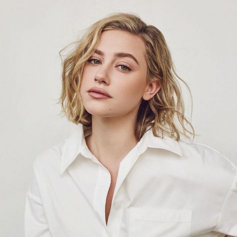 Elizabeth Wheeland, Style Analysis, Betty Cooper, Actrices Hollywood, Female Actresses, Lili Reinhart, Elle Fanning, Attractive People, Riverdale