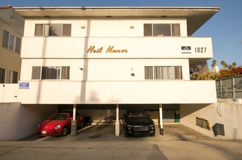 Dingbat Architecture, Green Mosaic Tile, Apartment Block, Mosaic Tile Patterns, Green Mosaic, Residential Building, History Design, Apartment Building, Elementary School