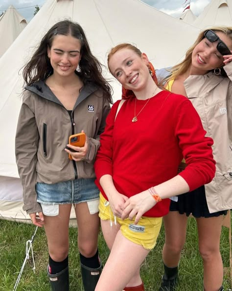 women wearing 66°North jacket at summer festival Glastonbury Outfits, Summer Festival Outfits, Roskilde Festival, Lila Moss, Festival Attire, Summer Festival Outfit, Glastonbury Festival, Women's Jackets, Festival Looks