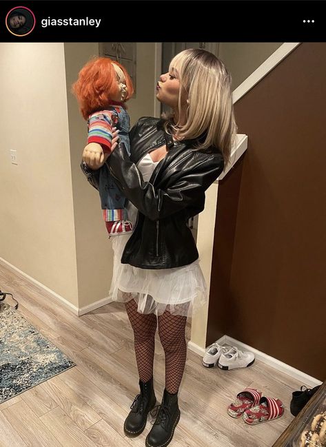 Chunky Wife Costume, Bride Of Chucky Outfit, Chucky Shirt Outfit, Hot Horror Costumes, Chucky Bride Halloween Costume, Halloween Costumes Tiffany, Tiffany Ray Costume, Chucky Y Tiffany Disfraz, Disfraz Tiffany Chucky