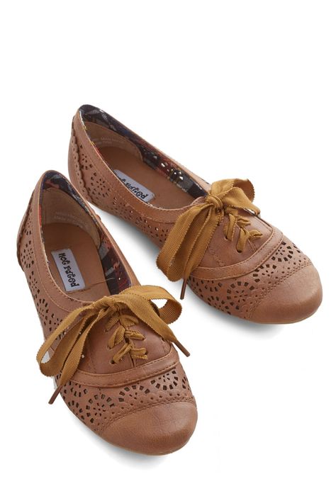 Oxfords & Loafers - Jazz on the Patio Flat in Brown Vintage Flats, Cute Flats, Prom Shoes, Mary Jane Heels, Kinds Of Shoes, Comfy Shoes, Pretty Shoes, Brown Shoe, Vintage Shoes