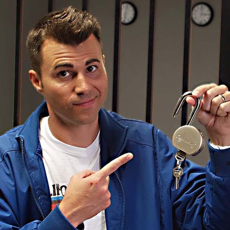 Mark Rober - Beat Any Escape Room - 10 proven tricks and tips Hyper Focus, Mark Rober, Escape Room, Youtubers, History, 10 Things, Quick Saves