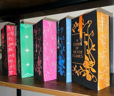 What’s the perfect wedding gift? That’s right, a personalized rebind of ACOTAR by Sarah J. Maas Rebound Books, Book Rebinding, Craft Therapy, Pretty Books, Art 101, Perfect Wedding Gift, Book Dragon, Sarah J Maas, Sarah J