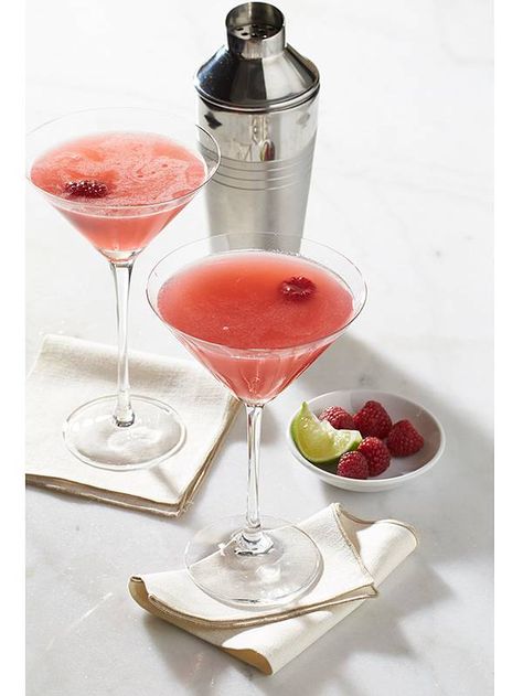 Jennifer Lawrence's Favorite Vanderpump Rules Cocktail: Get the Recipe | PEOPLE.com Pumptini Cocktail Recipe, Pumptini Vanderpump Recipe, Pumptini Cocktail Vanderpump, Vanderpump Rules Cocktails, Pumptini Vanderpump, Pumptini Cocktail, Vanderpump Rules Party Food, Vanderpump Rules Party, Raspberry Cocktail