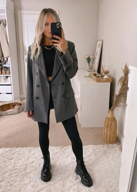 25 Casual Black Leggings Outfits For Low-Key Looks Black Leggings Outfits, Chic Blazer Outfit, Grey Blazer Outfit, Boots Outfit Ideas, Black Boots Outfit, Leggings Outfits, Black Leggings Outfit, Blazer Outfits For Women, Chic Blazer