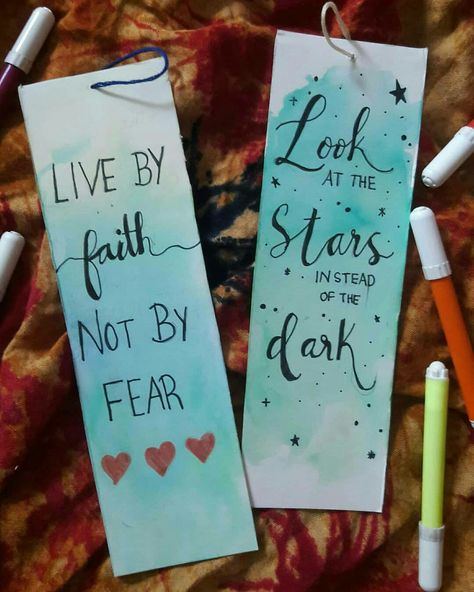 Handmade easy bookmark Motivational Quotes Bookmarks, Homemade Bible Bookmarks, Book Mark With Quotes, Bookmark Ideas Aesthetic Qoutes, Bookmark Ideas Simple, Bookmark Ideas With Quotes, Cute Bookmarks Handmade Easy, Bookmark Quotes Inspiration, Polaroid Drawings