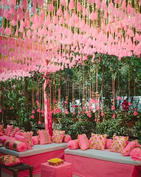 #Wedding decorations help in uplifting the mood at a wedding and aid the celebrations. Here's a list of 10 wedding #decoration pictures that can help you get inspired! Mehndi Stage, Wedding Decorations Pictures, Mehendi Decor Ideas, Pink Wedding Decorations, Mehndi Ceremony, Mandap Decor, Desi Wedding Decor, Indian Flowers, Mehndi Decor