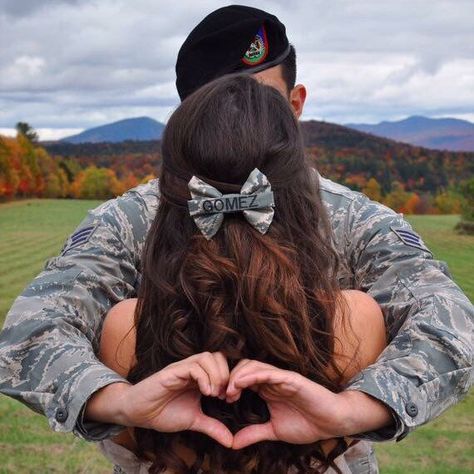 Military Couple Pictures, Military Couple Photography, Military Couples Photos, Air Force Girlfriend, Military Photography, Military Couples, Army Couple, Military Homecoming, Military Girlfriend